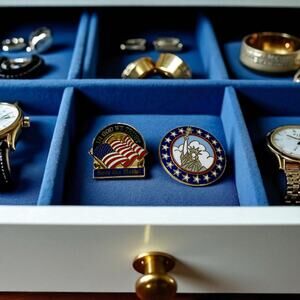 Bundle 2 America Lapel Pins In God We Trust & Statue of Liberty Souvenir Brooch